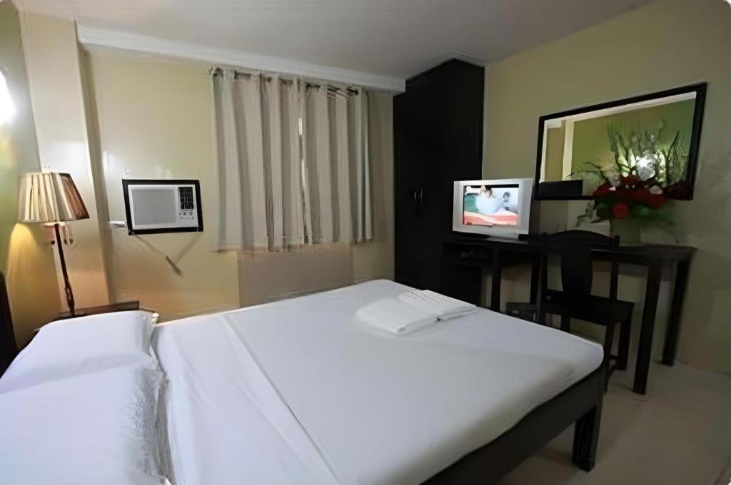 Sampaguita Suites Plaza Garcia Cebu Stadt Exterior foto
