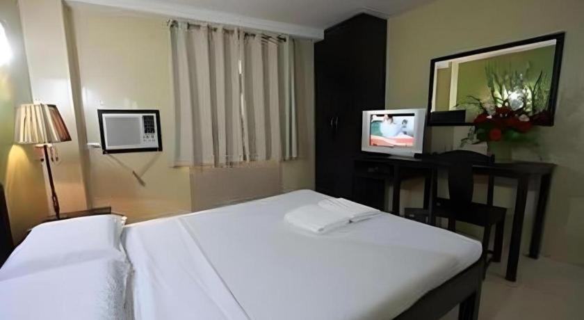 Sampaguita Suites Plaza Garcia Cebu Stadt Exterior foto